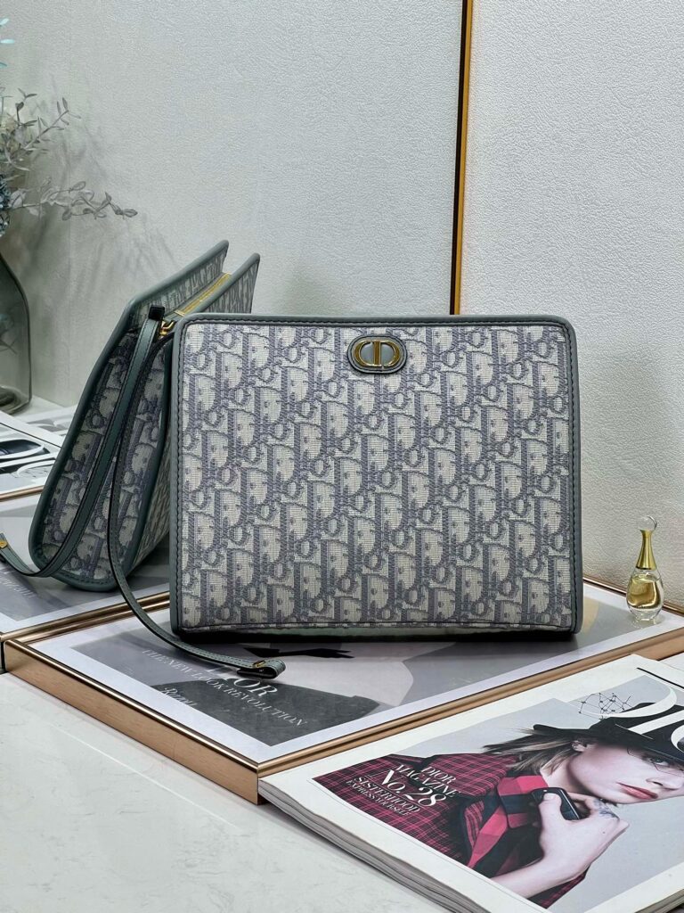 Dior-Oblique-Handbag-Embroidery