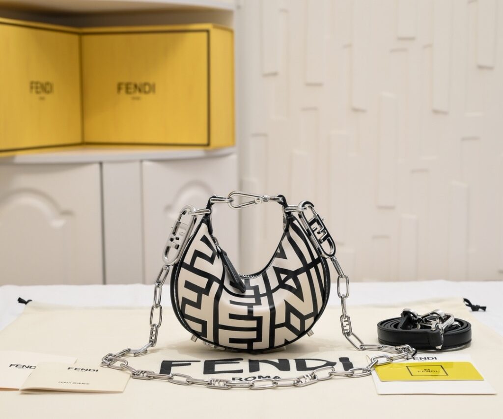 Fendi- Fendigraphy mini with strap/chain-Lambskin