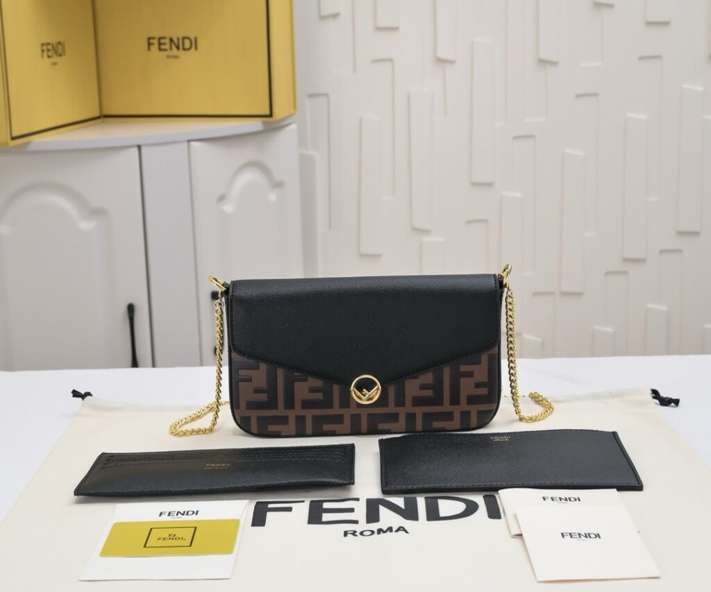 Fendi-HandBag/Chain bag-Lambskin