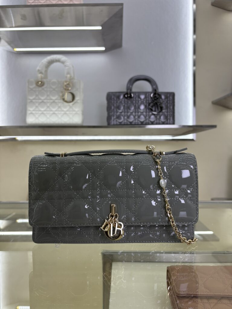 Dior- Lady Dior-patent leather Grey