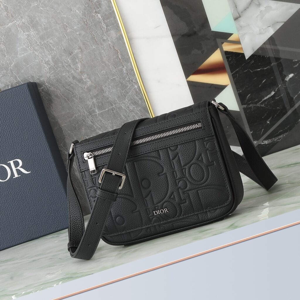 Dior-Gravity -Black