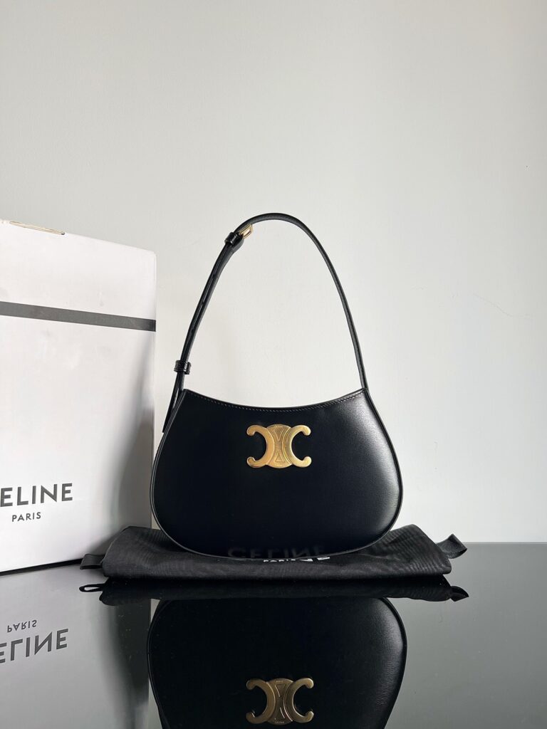 Celine-Tilly-115703