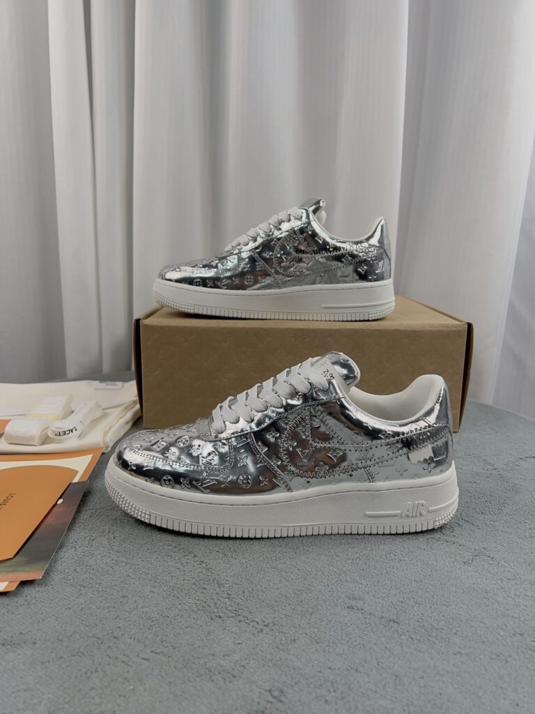 LV Woman Sneakers Sliver