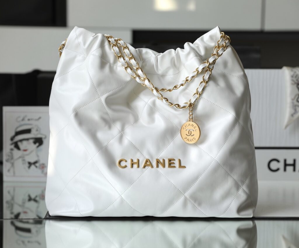 Chanel-22 bag-White-Gold buckle-Medium
