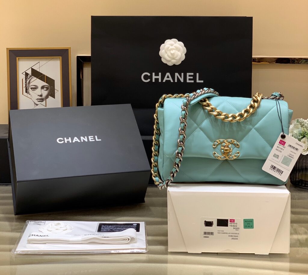 Chanel-19bag-blue-Gold buckle