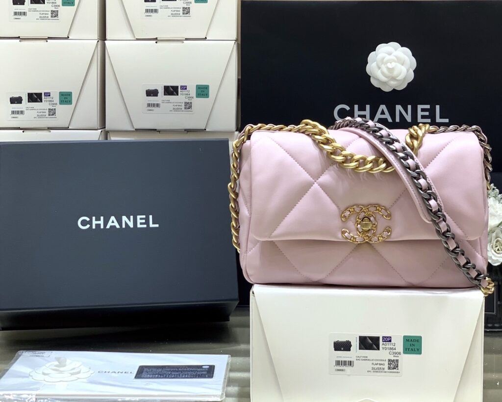 Chanel-19bag-Pink-Gold buckle