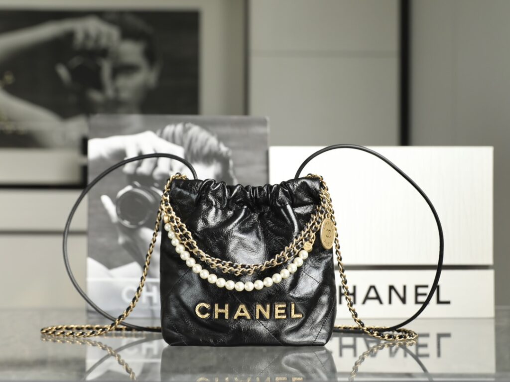 Chanel-mini22-Black and gold