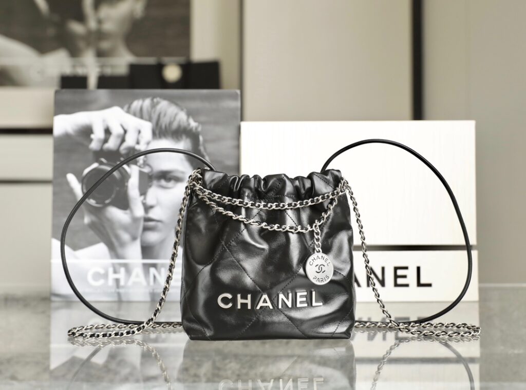 Chanel-mini22-Black and silver