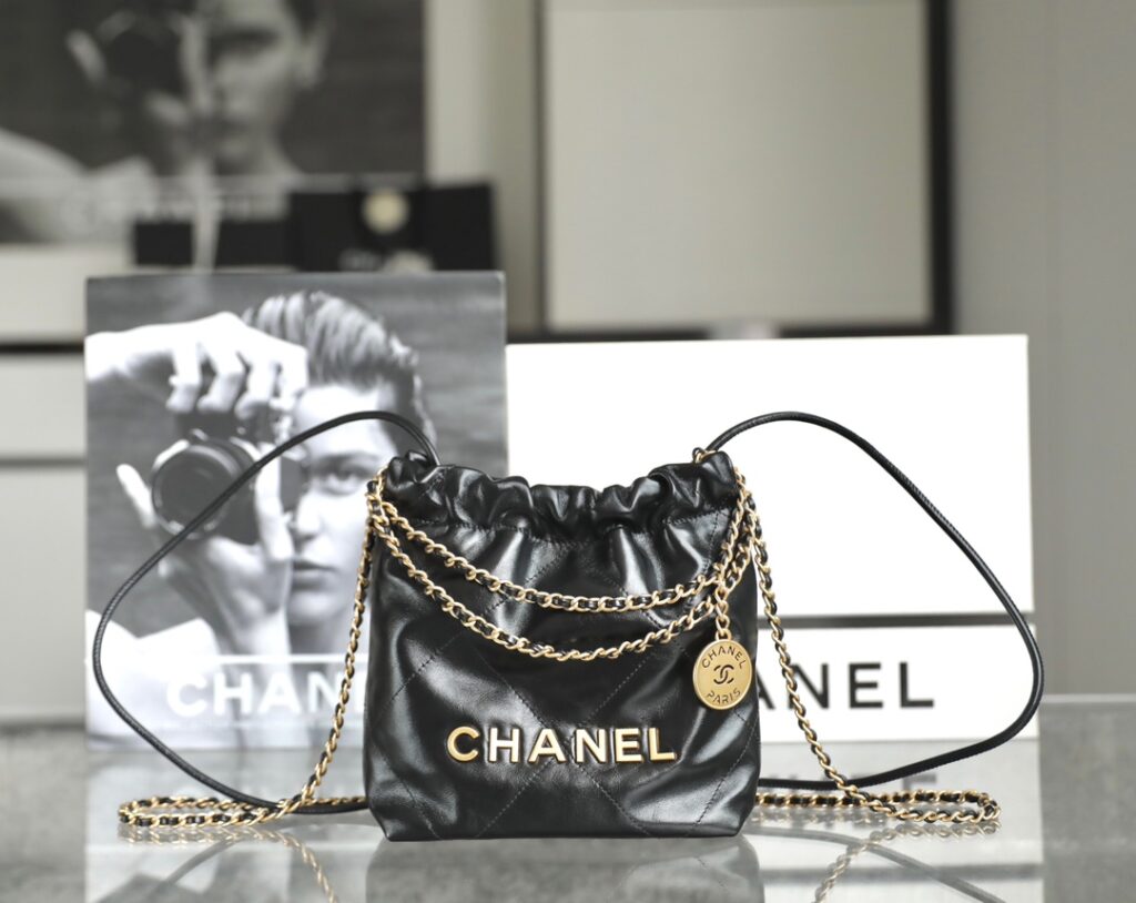 Chanel-mini22-Black and gold