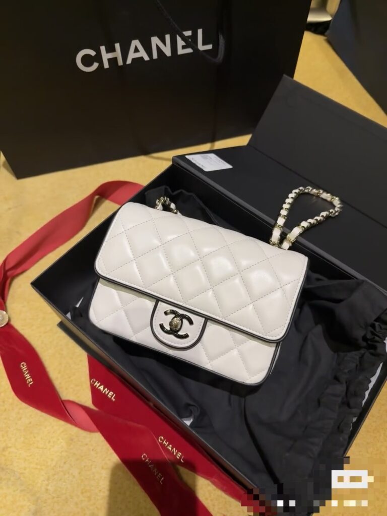Chanel-25P-White