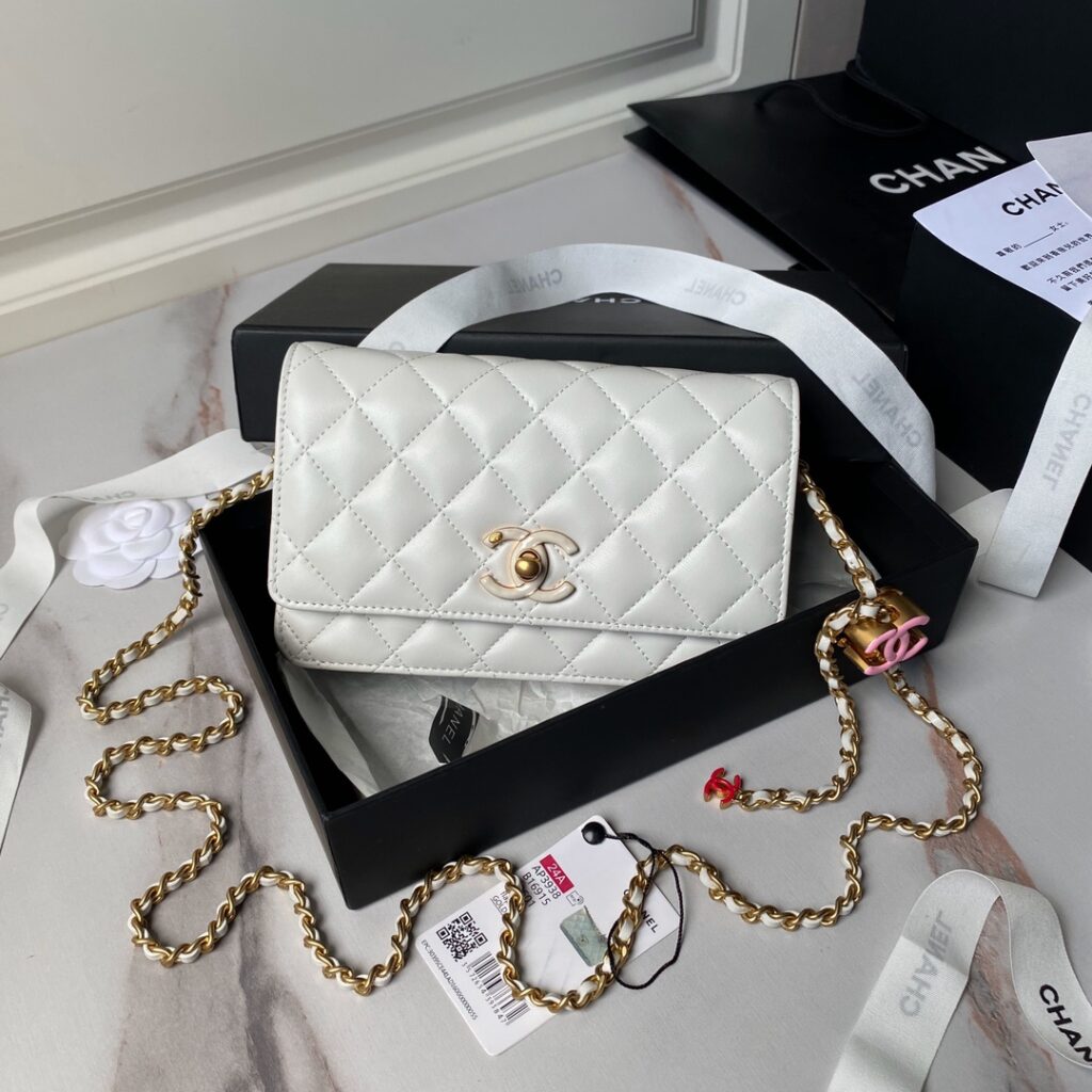 Chanel-WOC-AP3938-White