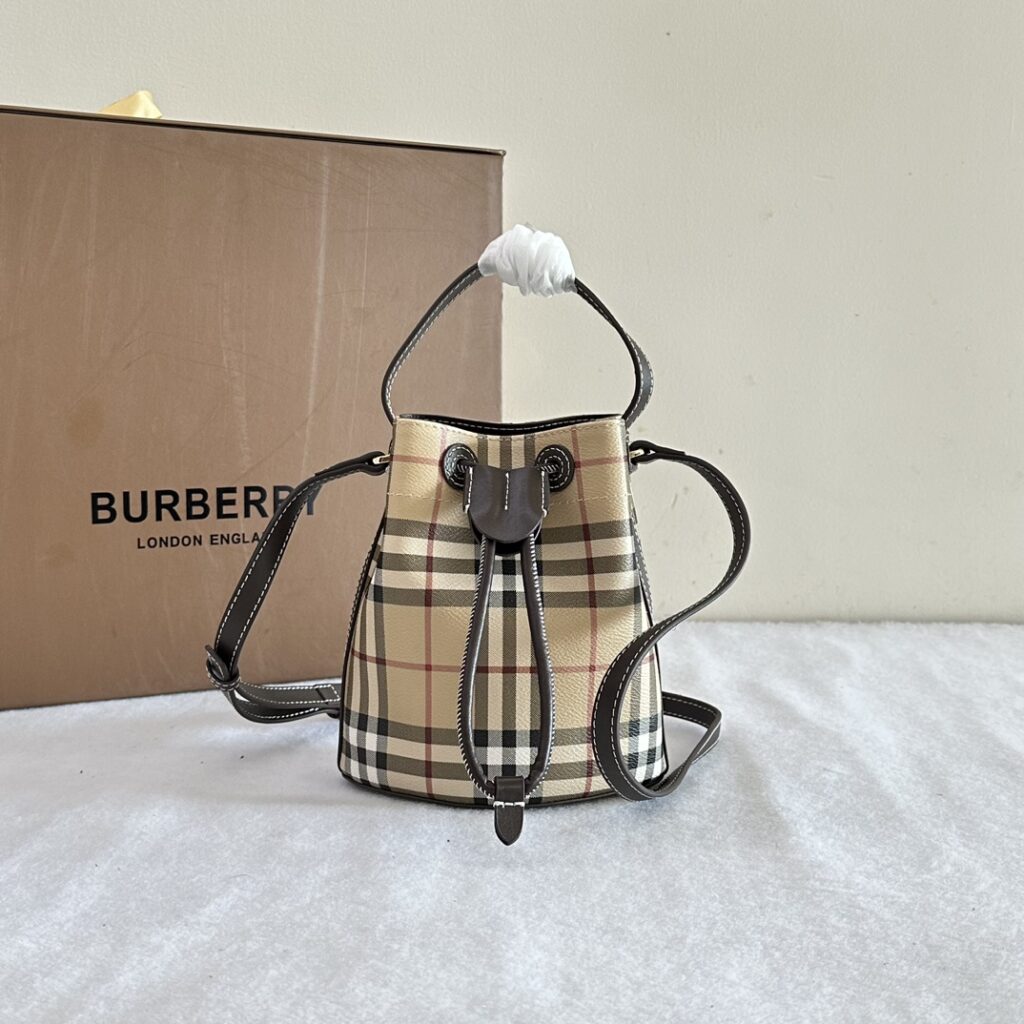 Burberry-Bucket Bag