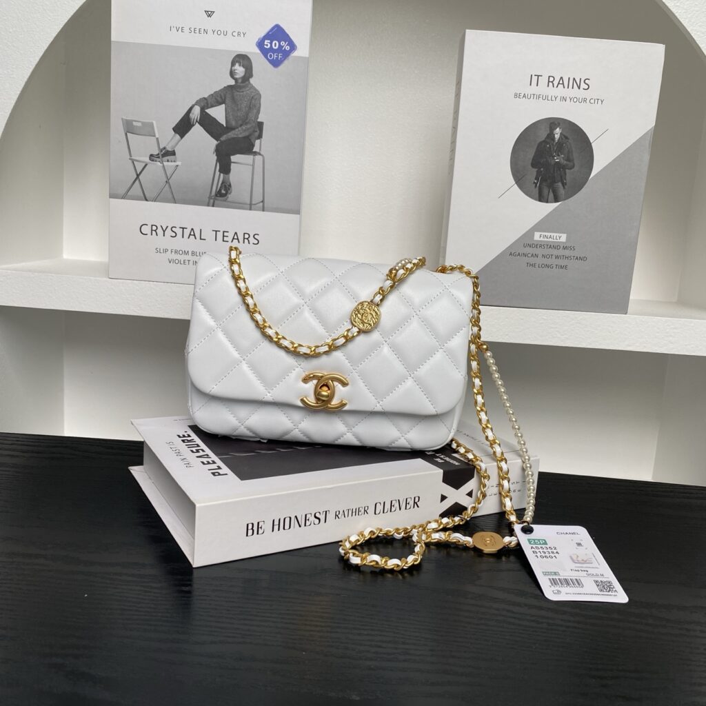 Chanel-25P-AP5352 -White