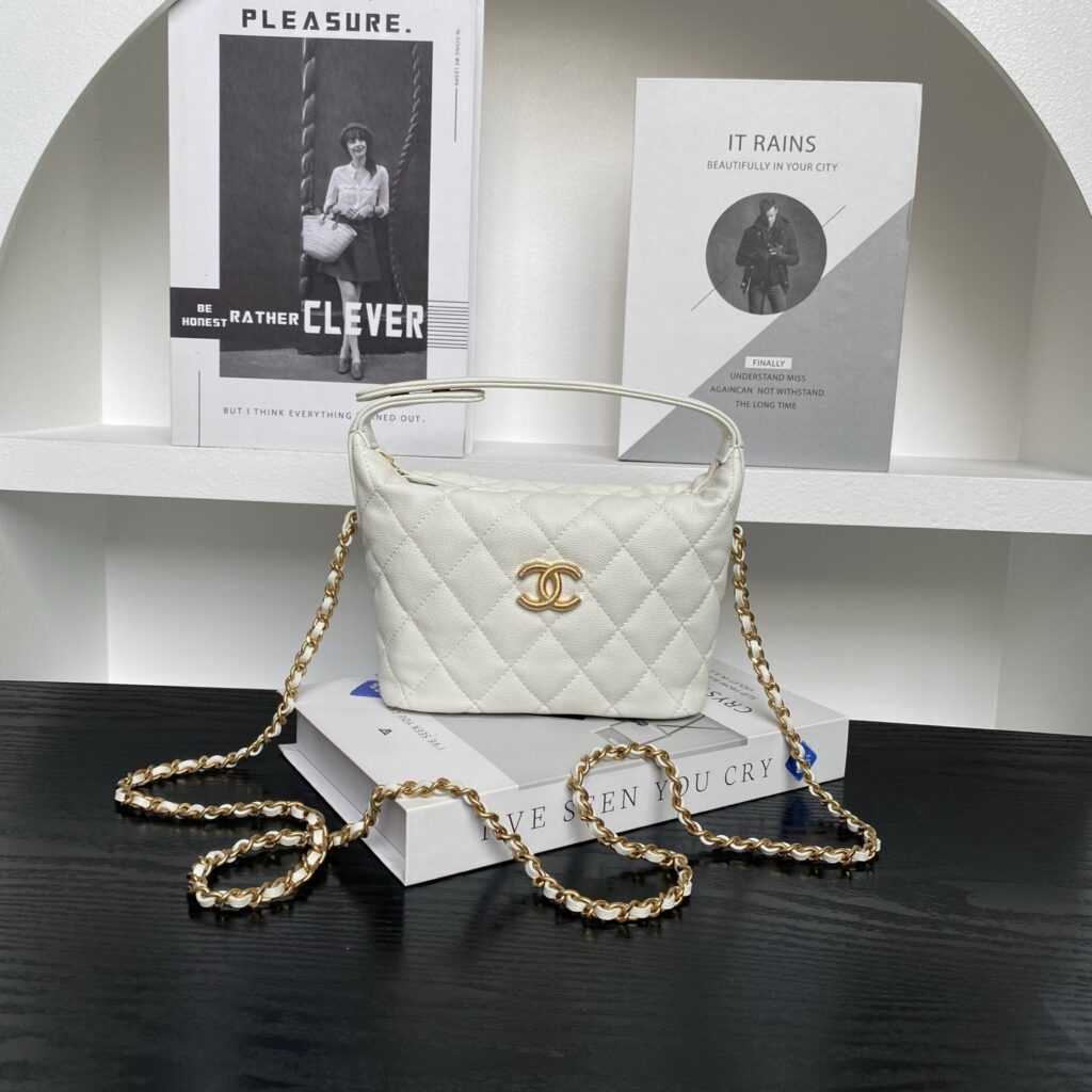 Chanel-25P-AP4484-White