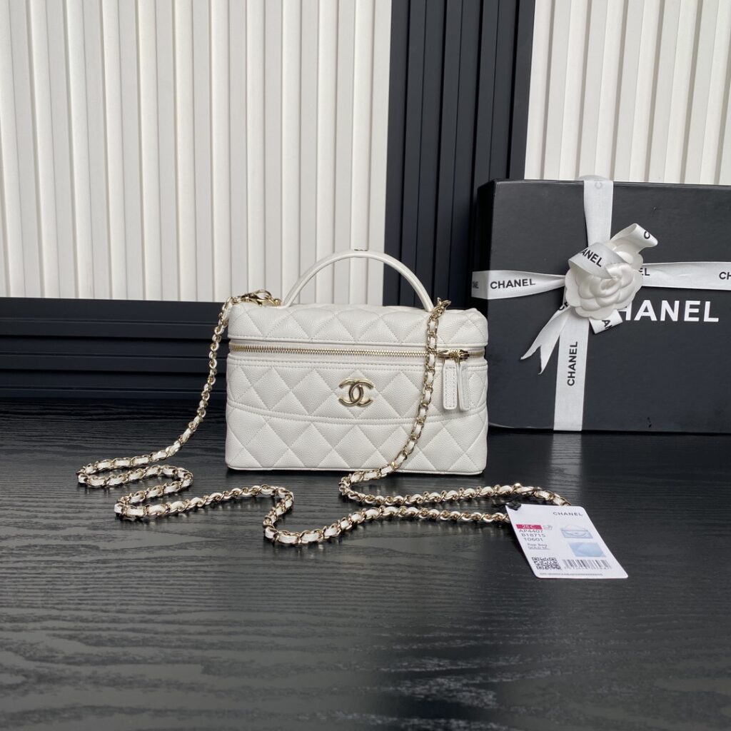 Chanel-25C-AP4407-White