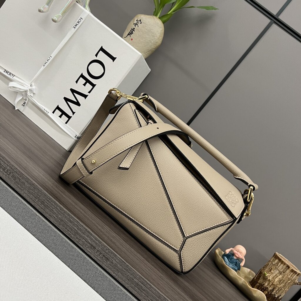 LOEWE-PUZZLE-CREAM