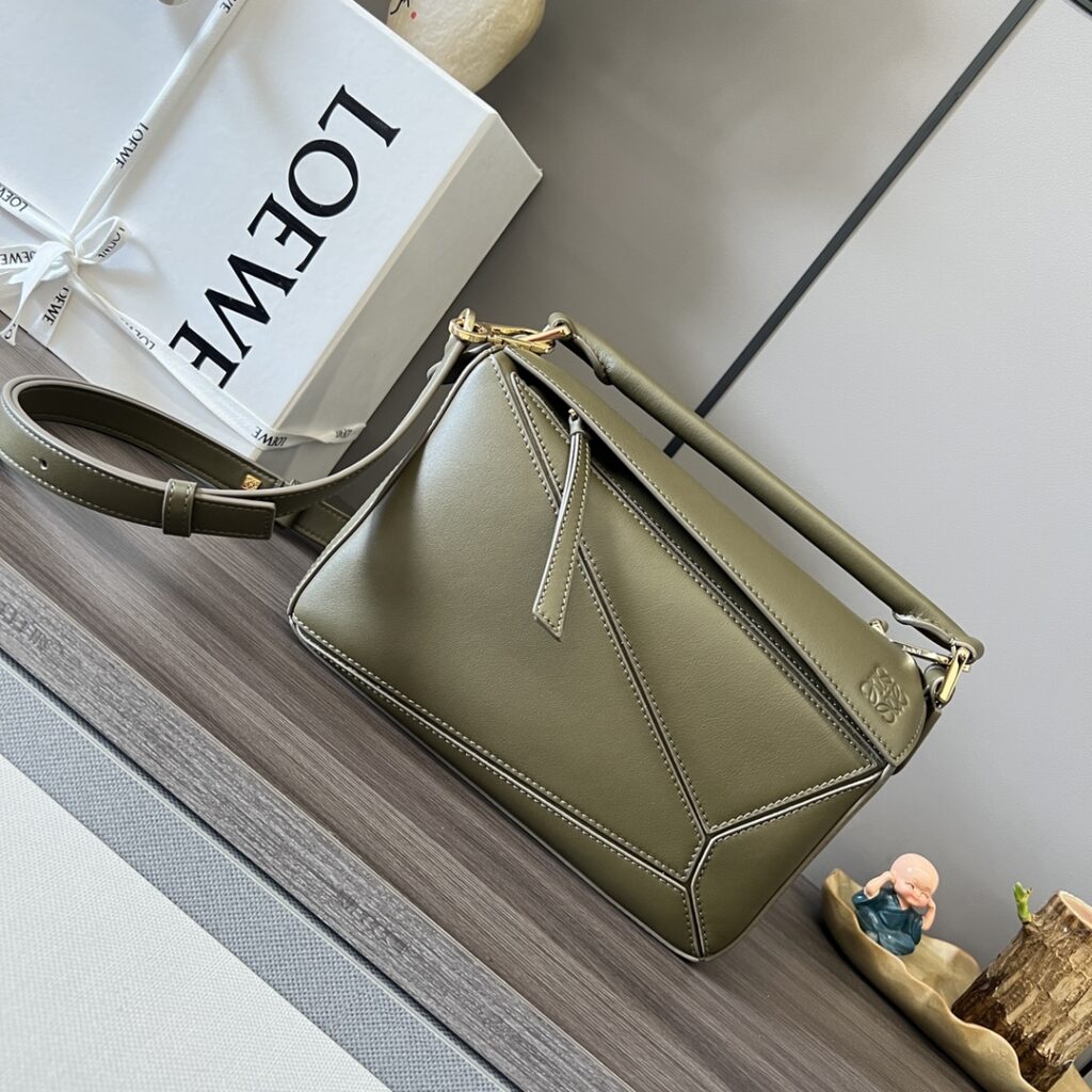 LOEWE-PUZZLE-CREAM