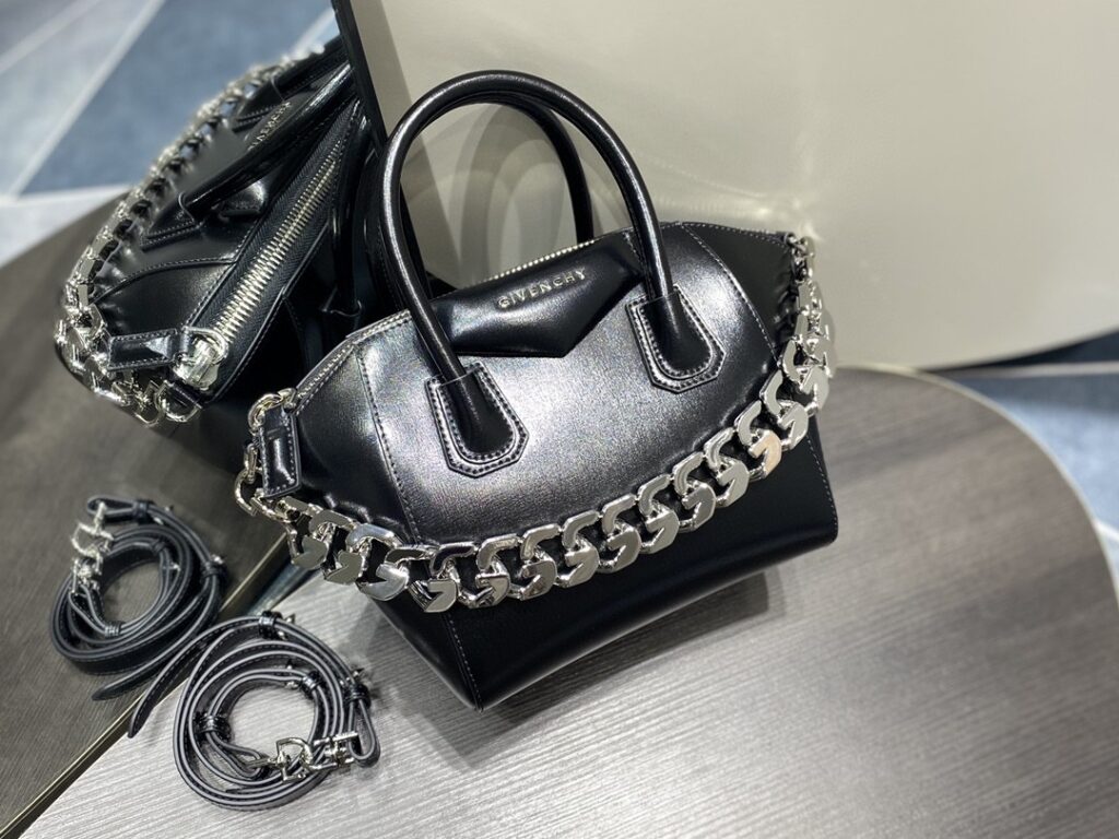 GIVENCHY-Antigona-Black