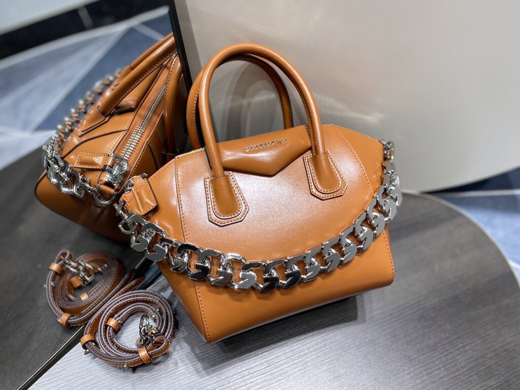 GIVENCHY-Antigona-brown