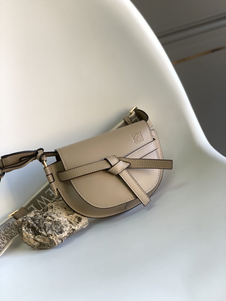 LOEWE-Gate-Cream