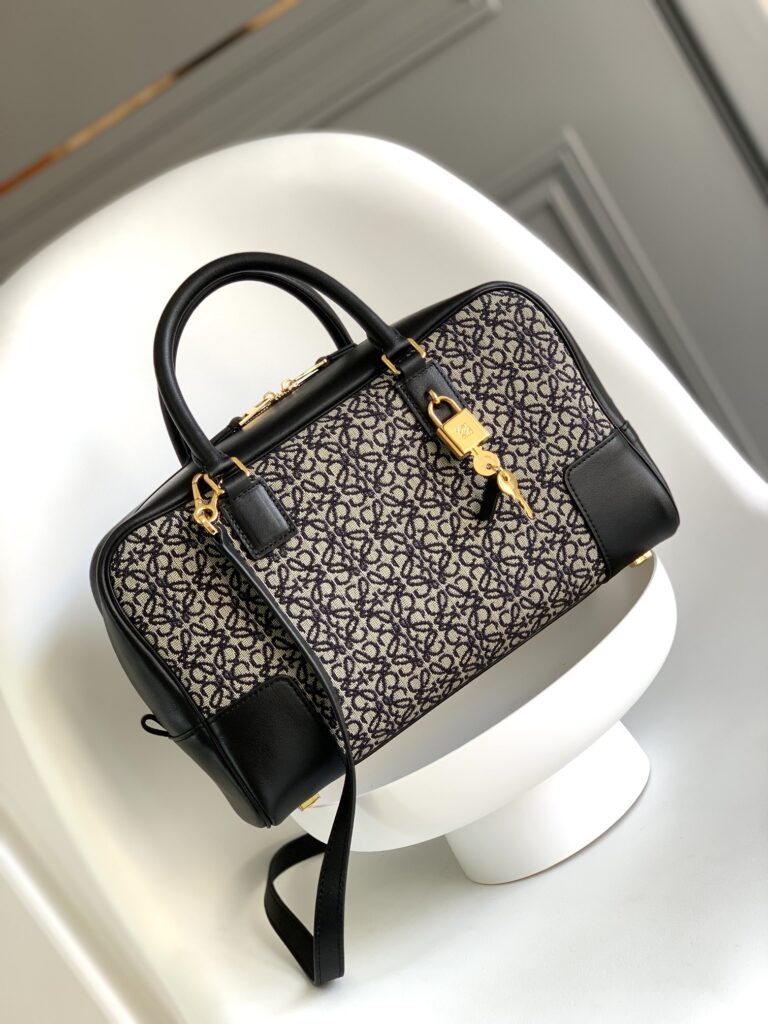 LOEWE-Amazona-Black