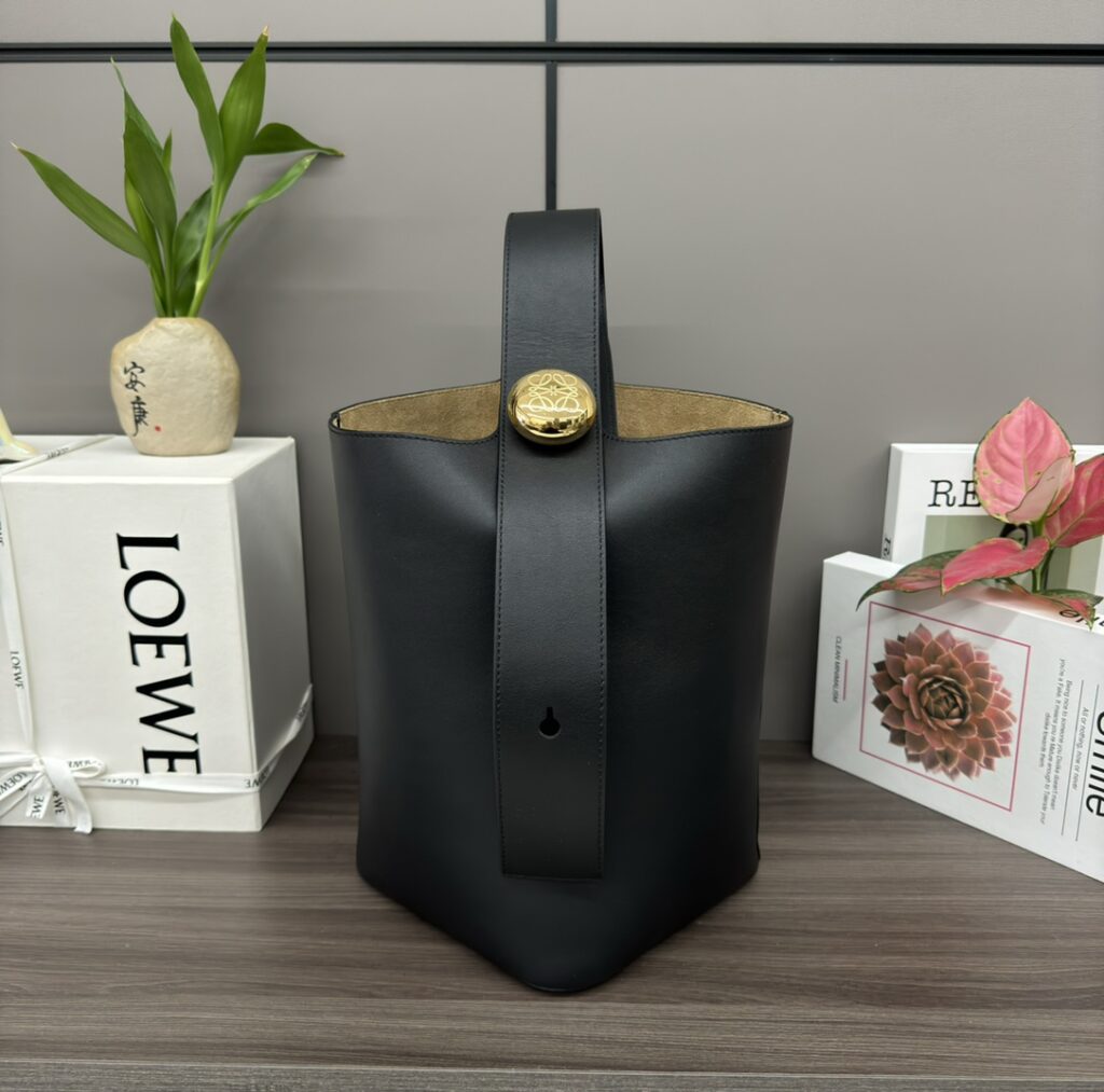 LOEWE-Pebble Bucket-Black