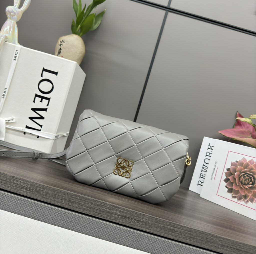 LOEWE-Puffer Goya-Silver