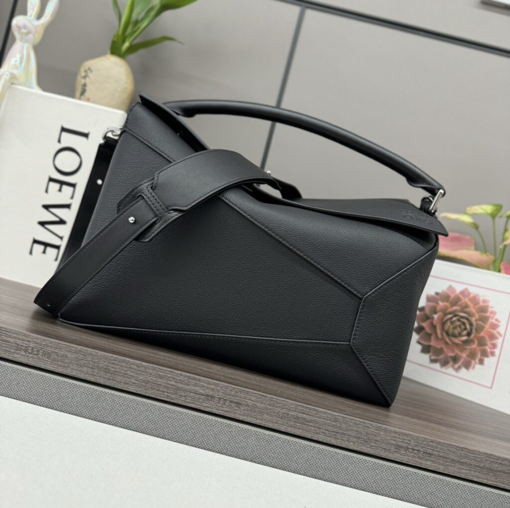LOEWE-Puzzle-Black