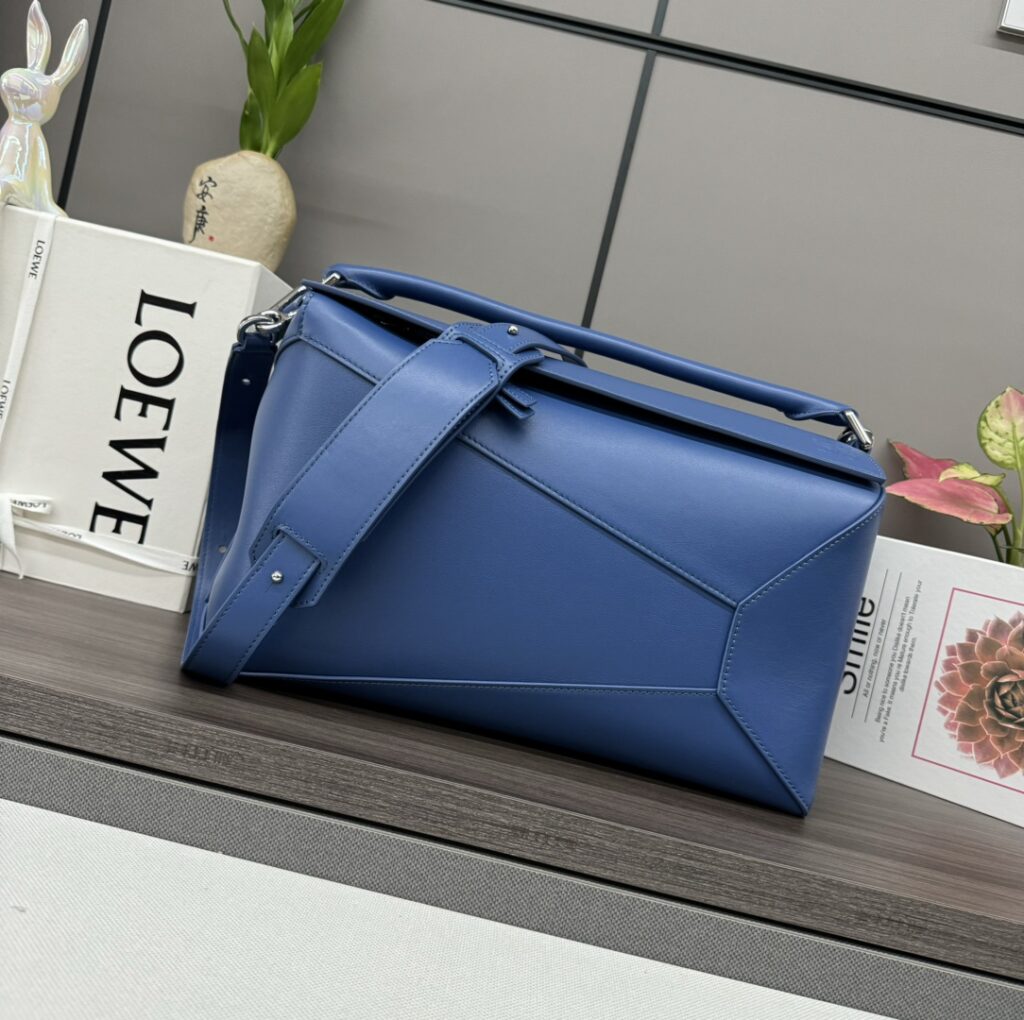 LOEWE-Puzzle-Blue