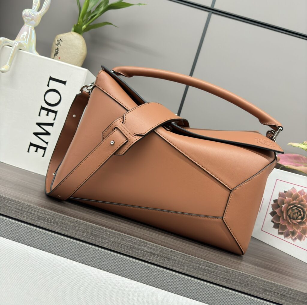 LOEWE-Puzzle-Brown