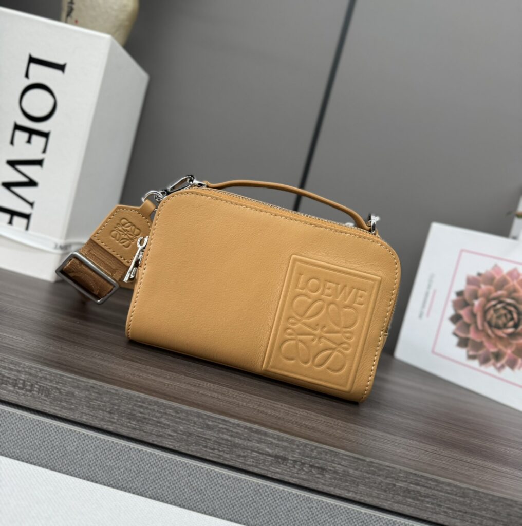 LOEWE-Anagram-Brown