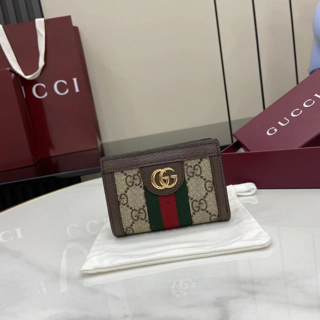 Gucci-Supreme-813296