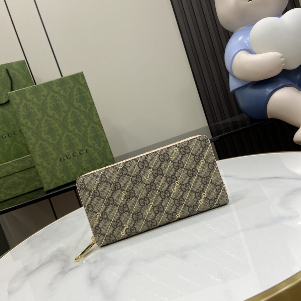 Gucci-Supreme-774331
