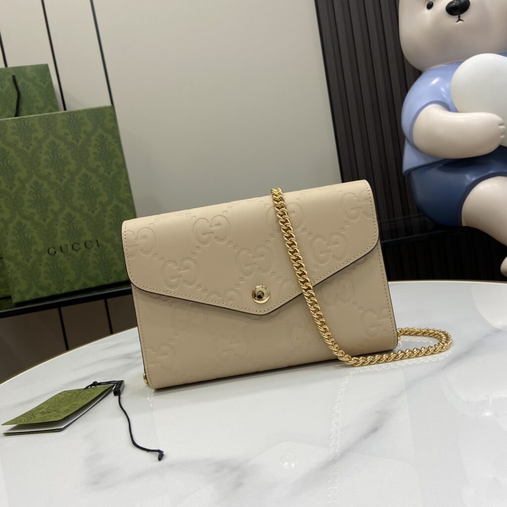 Gucci-Beige wallet with chain-781555