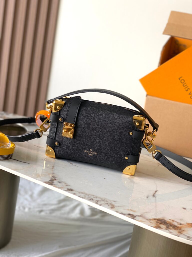 LV-Side Trunk Small Black-M23817