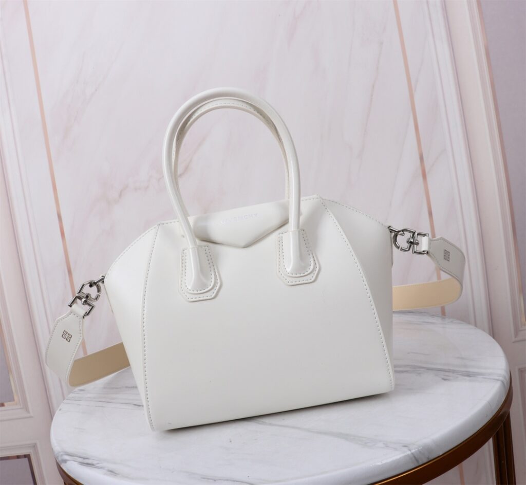 Givenchy-Antigona tote-white