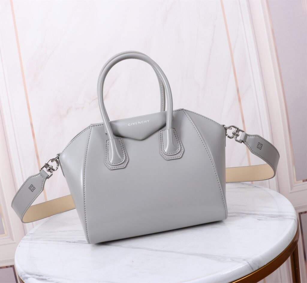 Givenchy-Antigona tote-grey