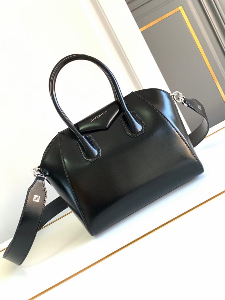Givenchy-Antigona tote-black