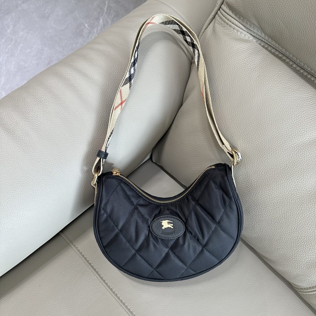 Burberry-Horseshoe-Black