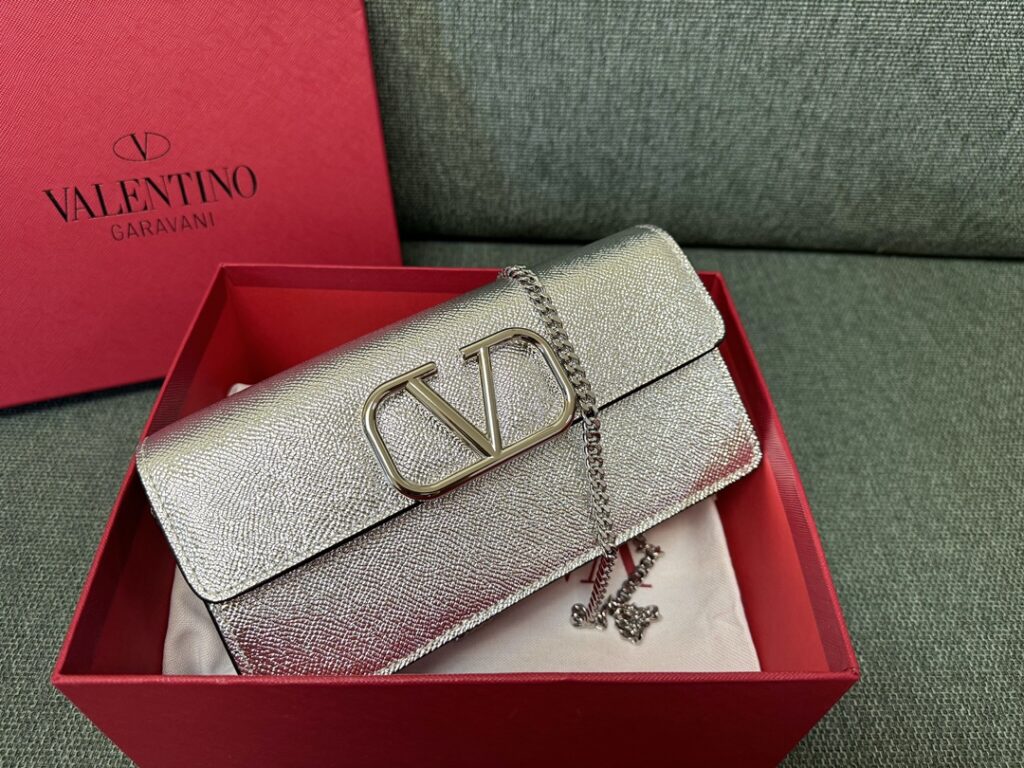 Valentino-GaravaniVLogoSignature-silver