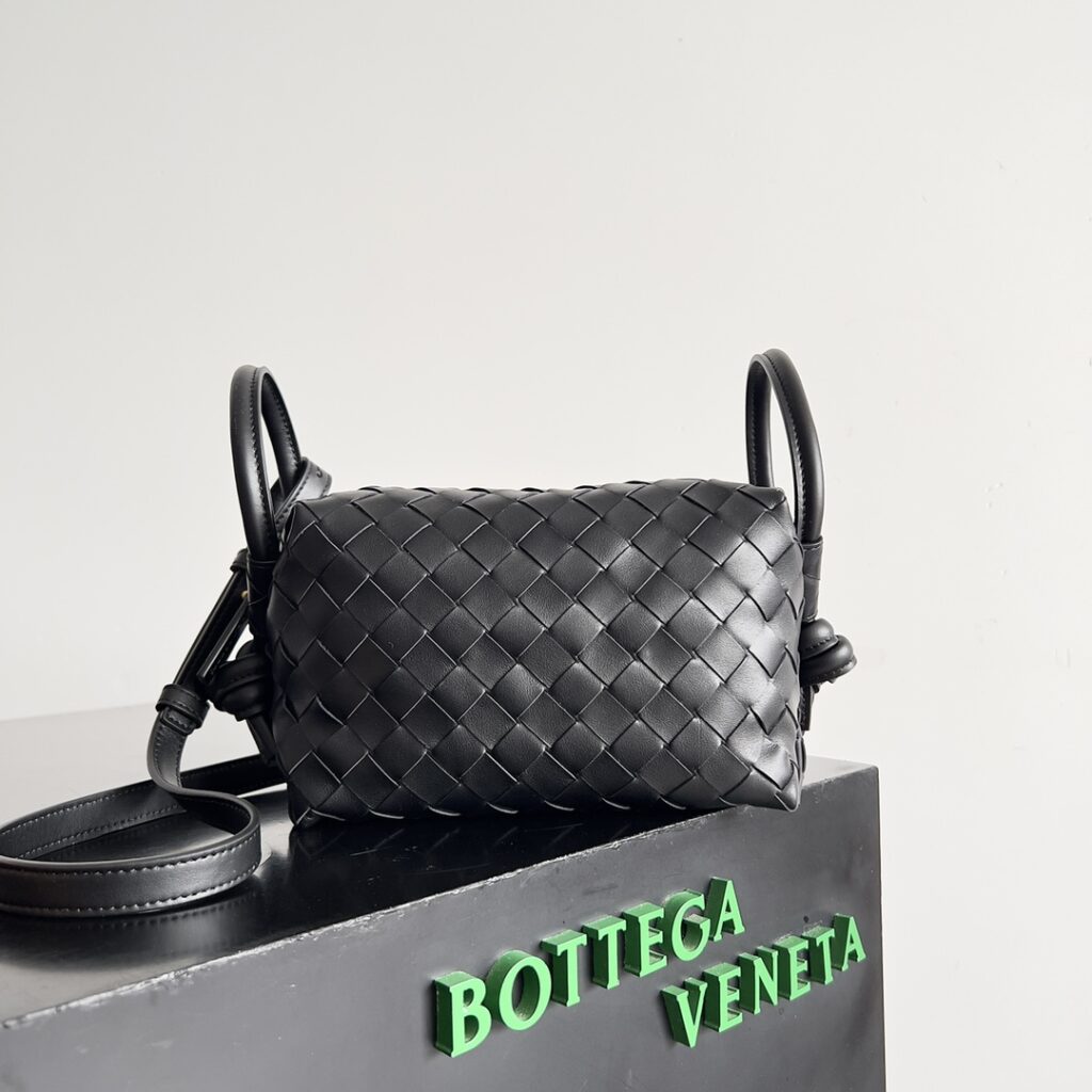 Bottega Veneta-Loop-Black