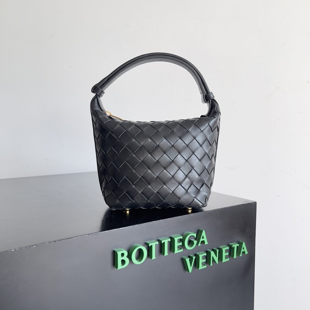 Bottega Veneta-Intrecciato-Black