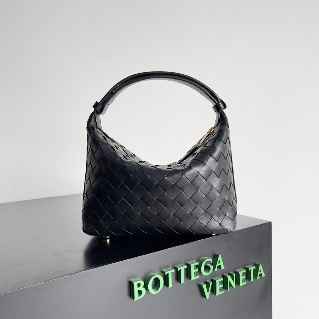 Bottega Veneta-Nappa-Black