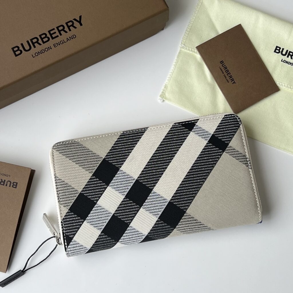 Burberry-White-80895101