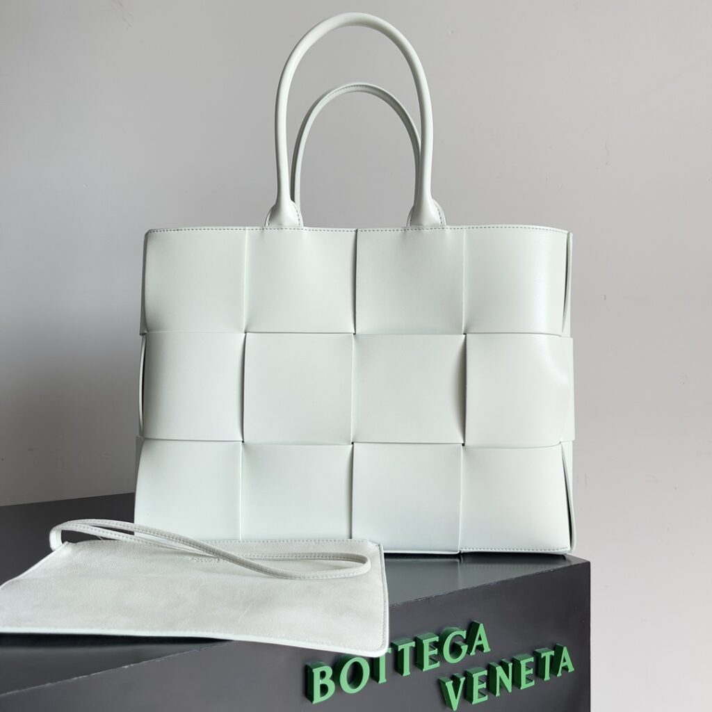 Bottega Veneta-Tote-White