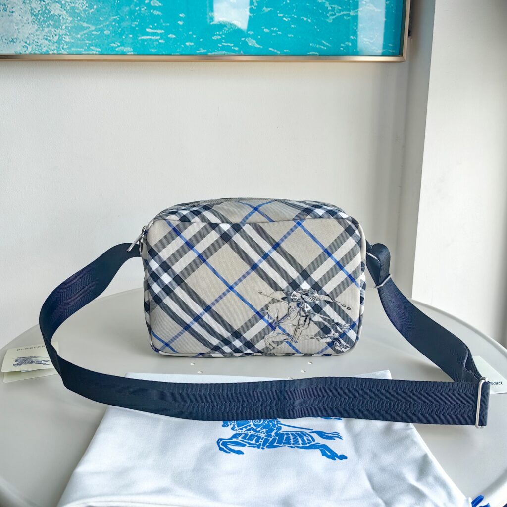 Burberry-Fannypack-Gray