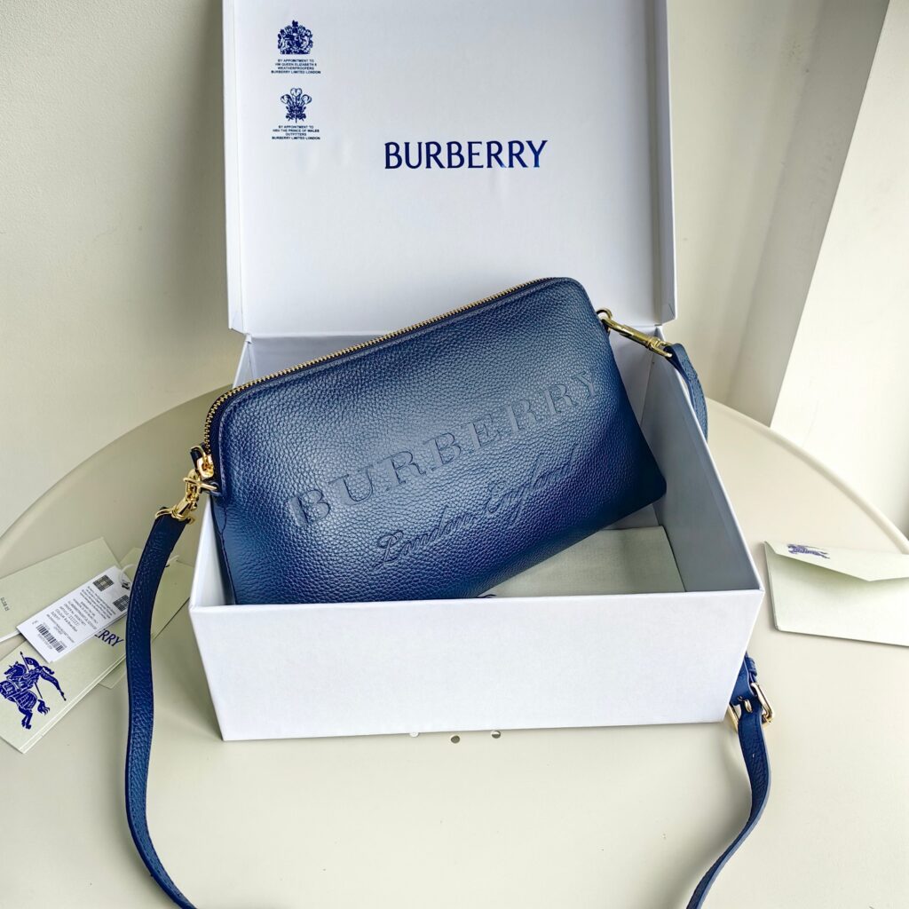 Burberry-Pochette-Blue