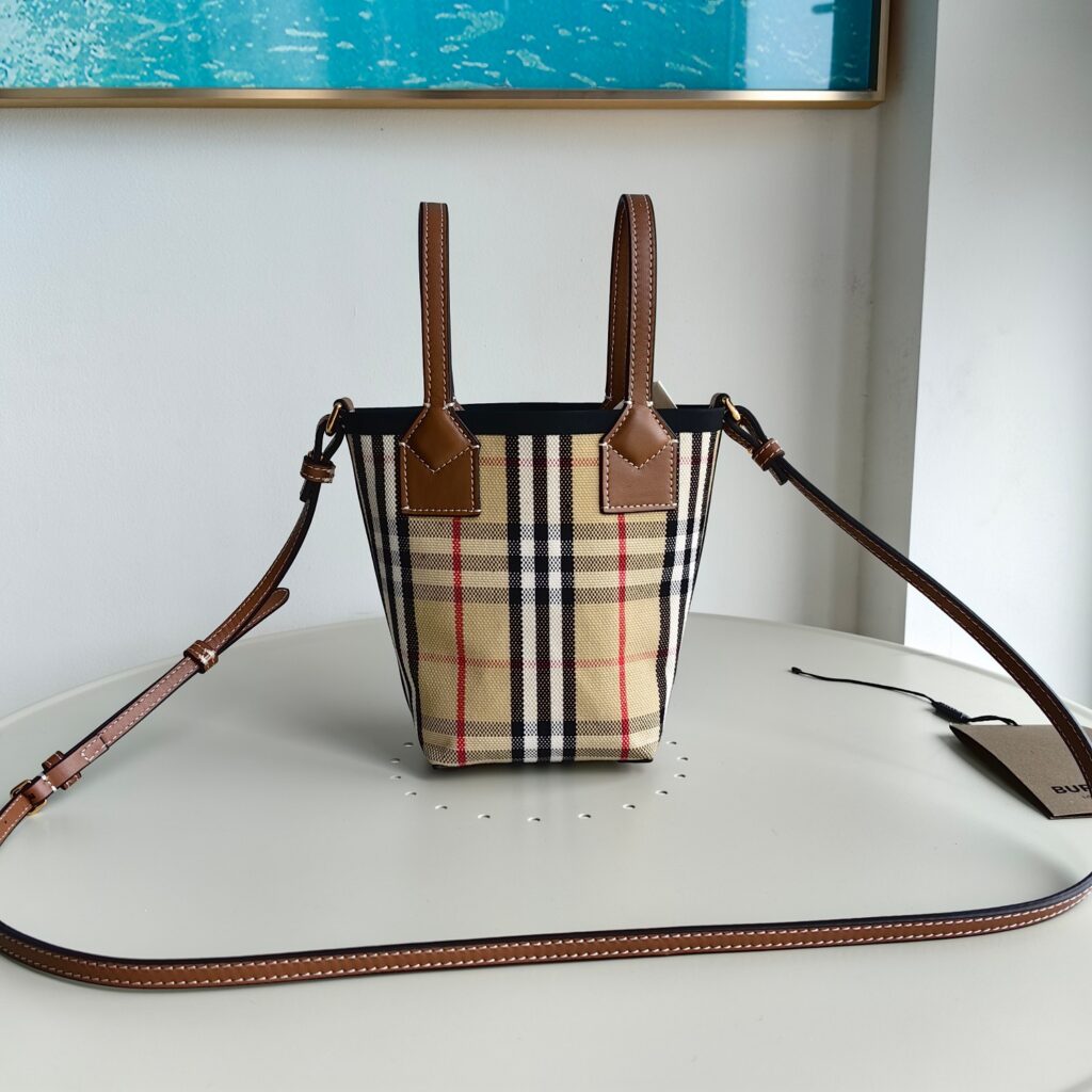 Burberry-Mnin Tote-80704611