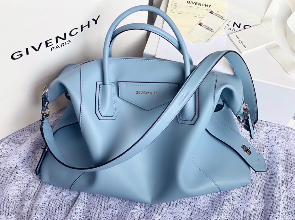 Givenchy-Antigona Soft-Blue