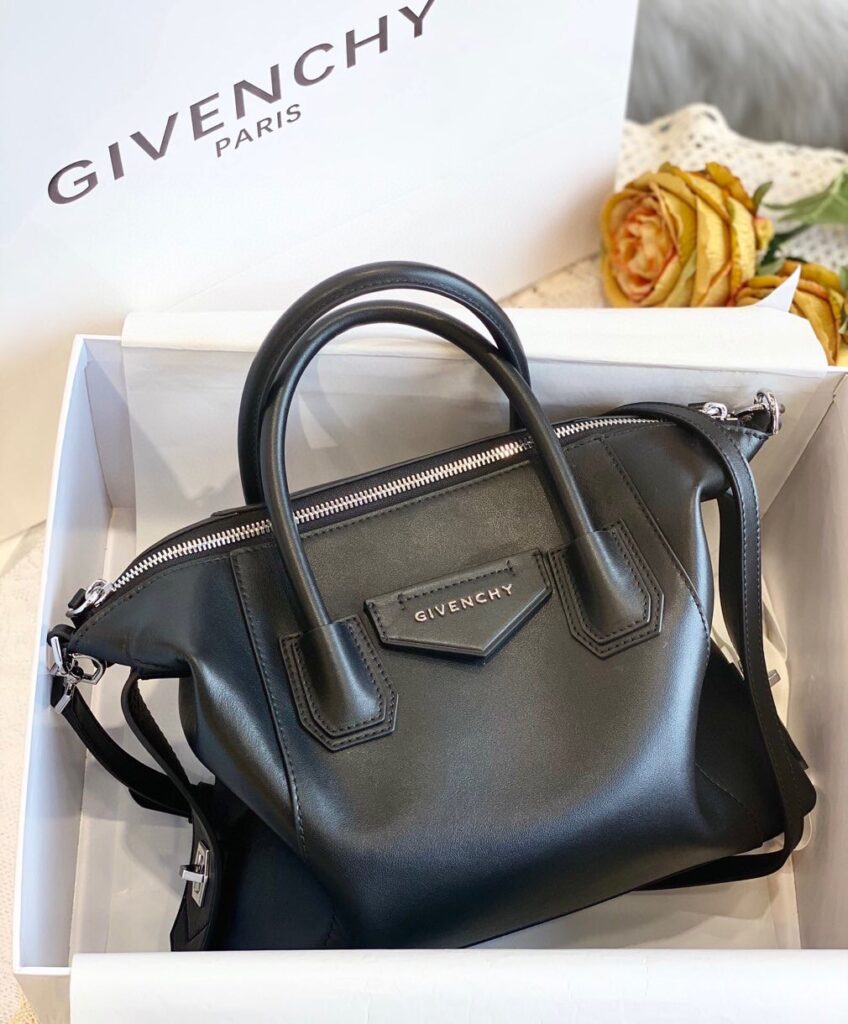 Givenchy-Antigona Soft-Black